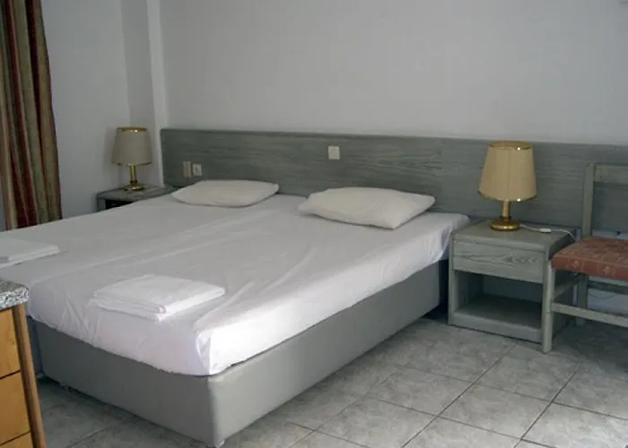 Peters Kool Pool And Hotell 3*